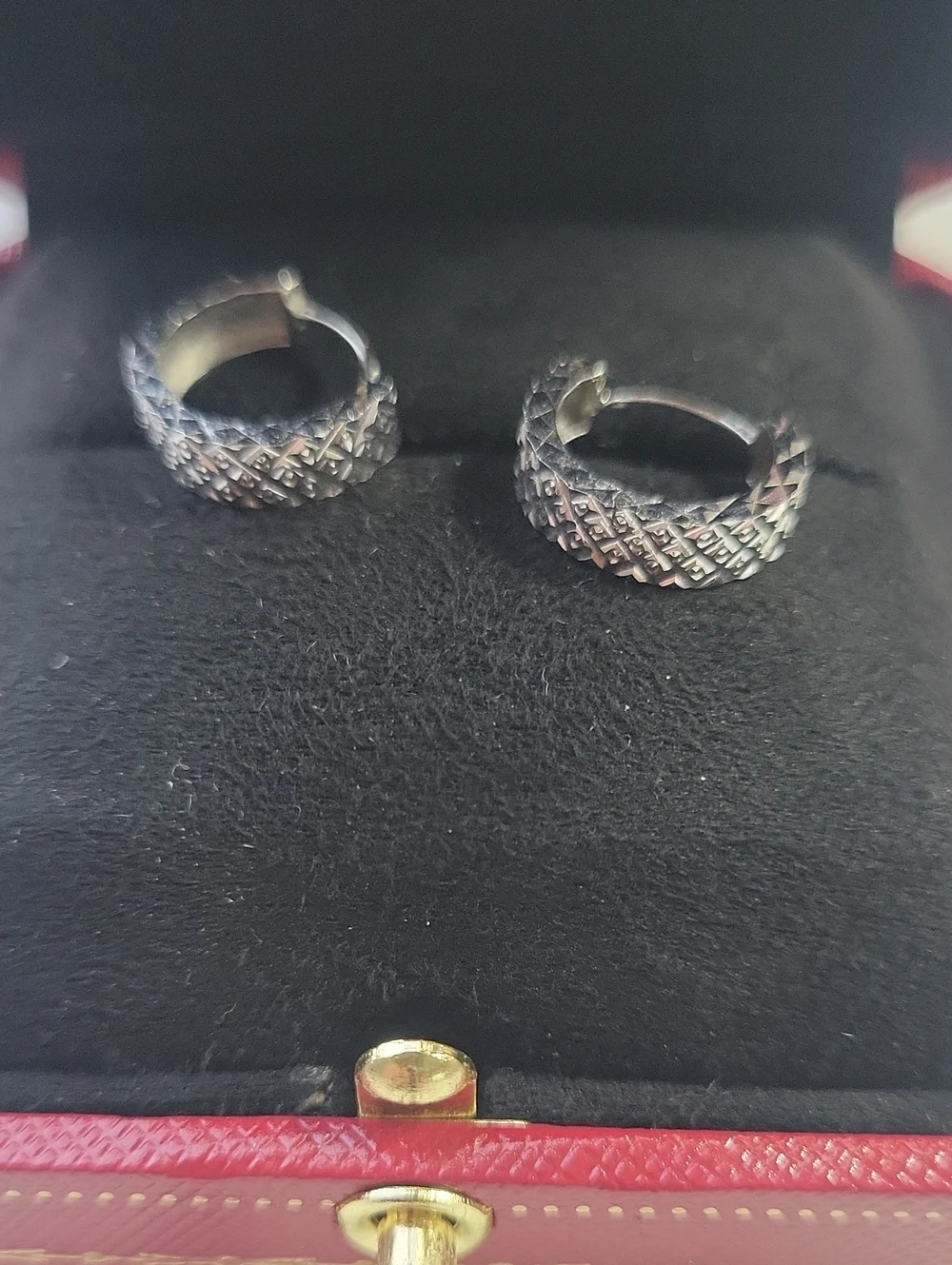 18 KT White Gold Diamond Cut Infinity Earrings